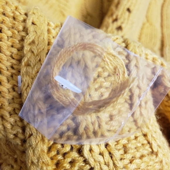 Vintage Wheat Yellow V-neck Cable Knit Sweater size Large - Picture 5 of 9